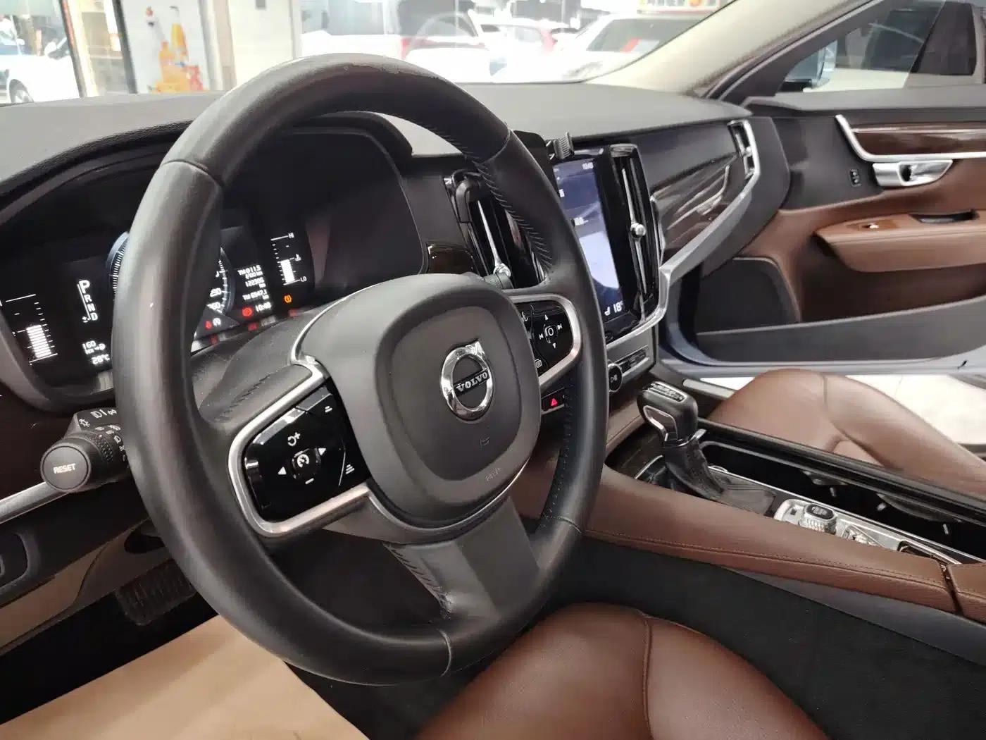 2018 Volvo S90 T4 Smart Edition — миниатюра 14