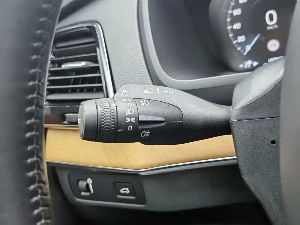 2021 Volvo XC90 B6 Inscription Luxury Edition 7-seater — миниатюра 21