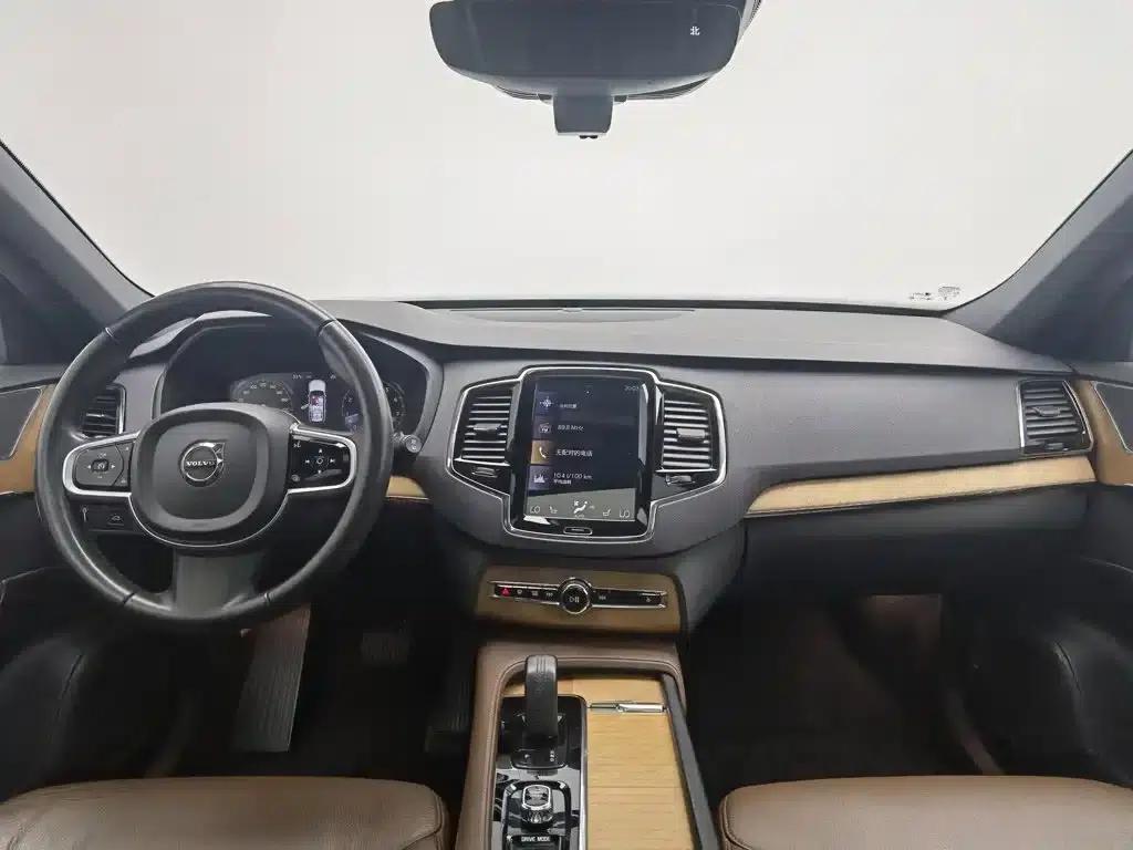2021 Volvo XC90 B6 Inscription Luxury Edition 7-seater — миниатюра 5