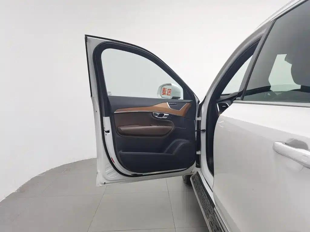 2021 Volvo XC90 B6 Inscription Luxury Edition 7-seater — миниатюра 8