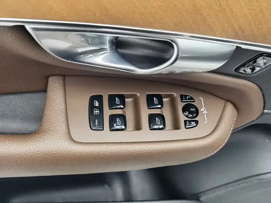 2021 Volvo XC90 B6 Inscription Luxury Edition 7-seater — миниатюра 9