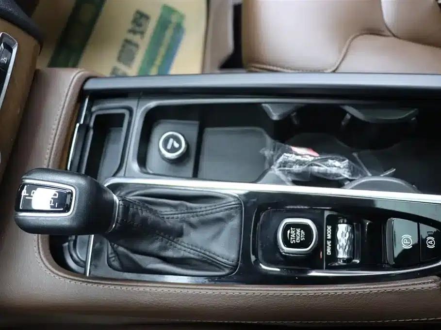 2020 Volvo XC90 Facelift T6 Inscription Luxury Edition 7-Seater — миниатюра 11