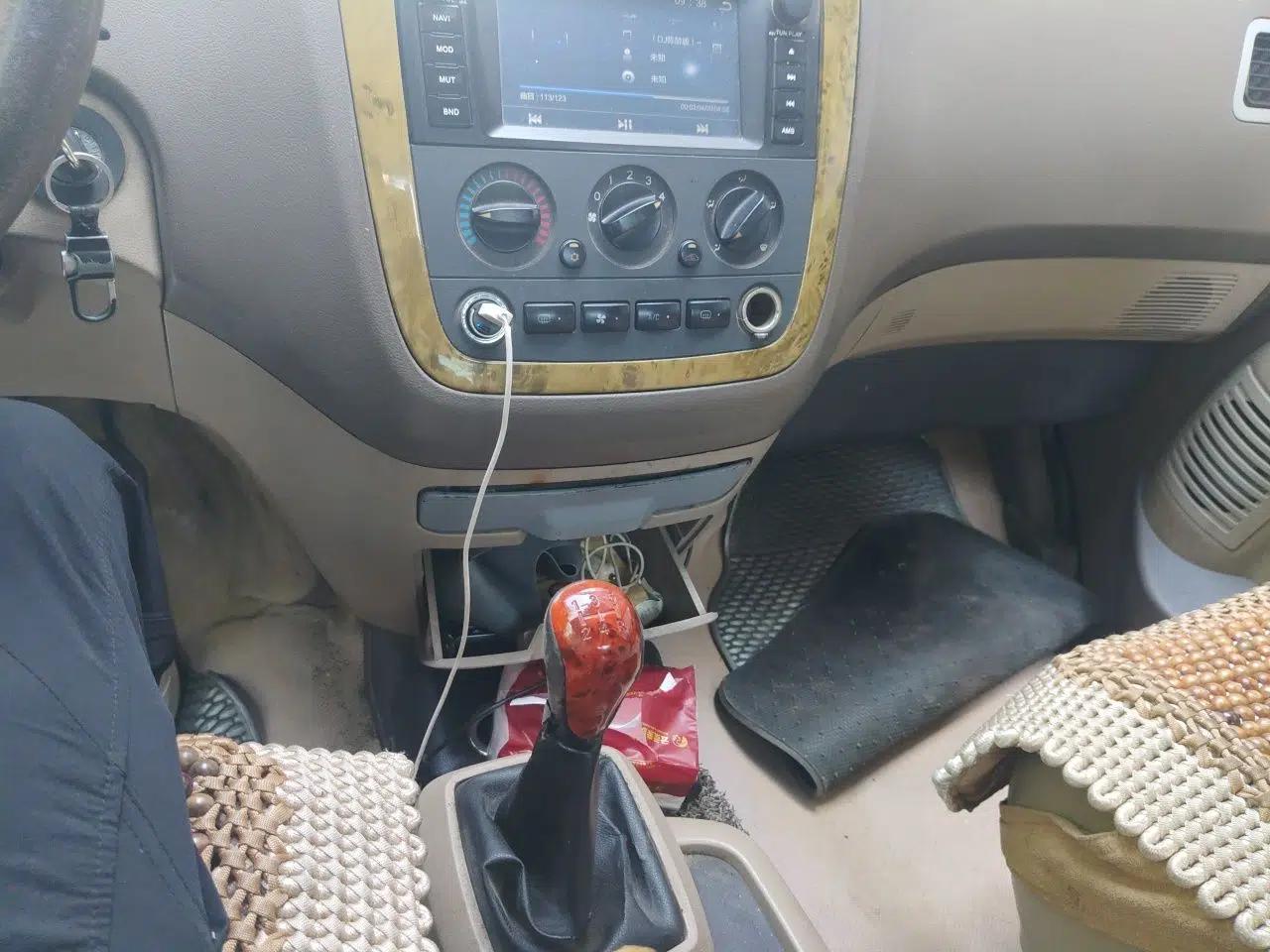 Foton MP-X E 2012 2.4L Executive-Class Comfort Version 4G64 — миниатюра 14