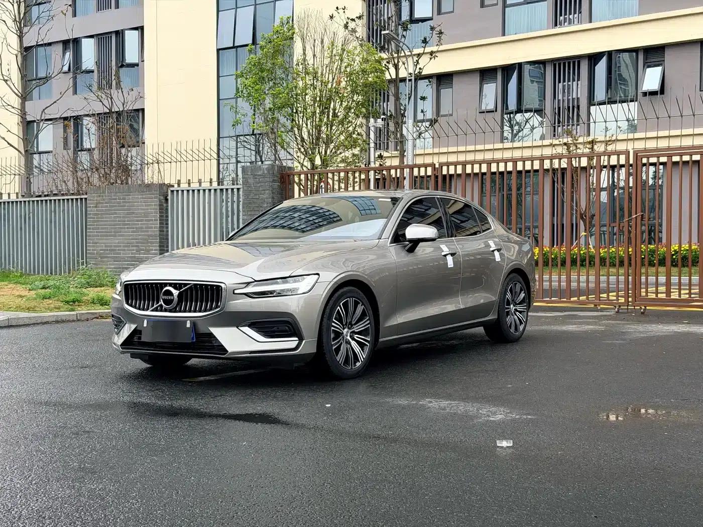 Volvo S60 2020 T4 Smart Luxury Edition — миниатюра 1