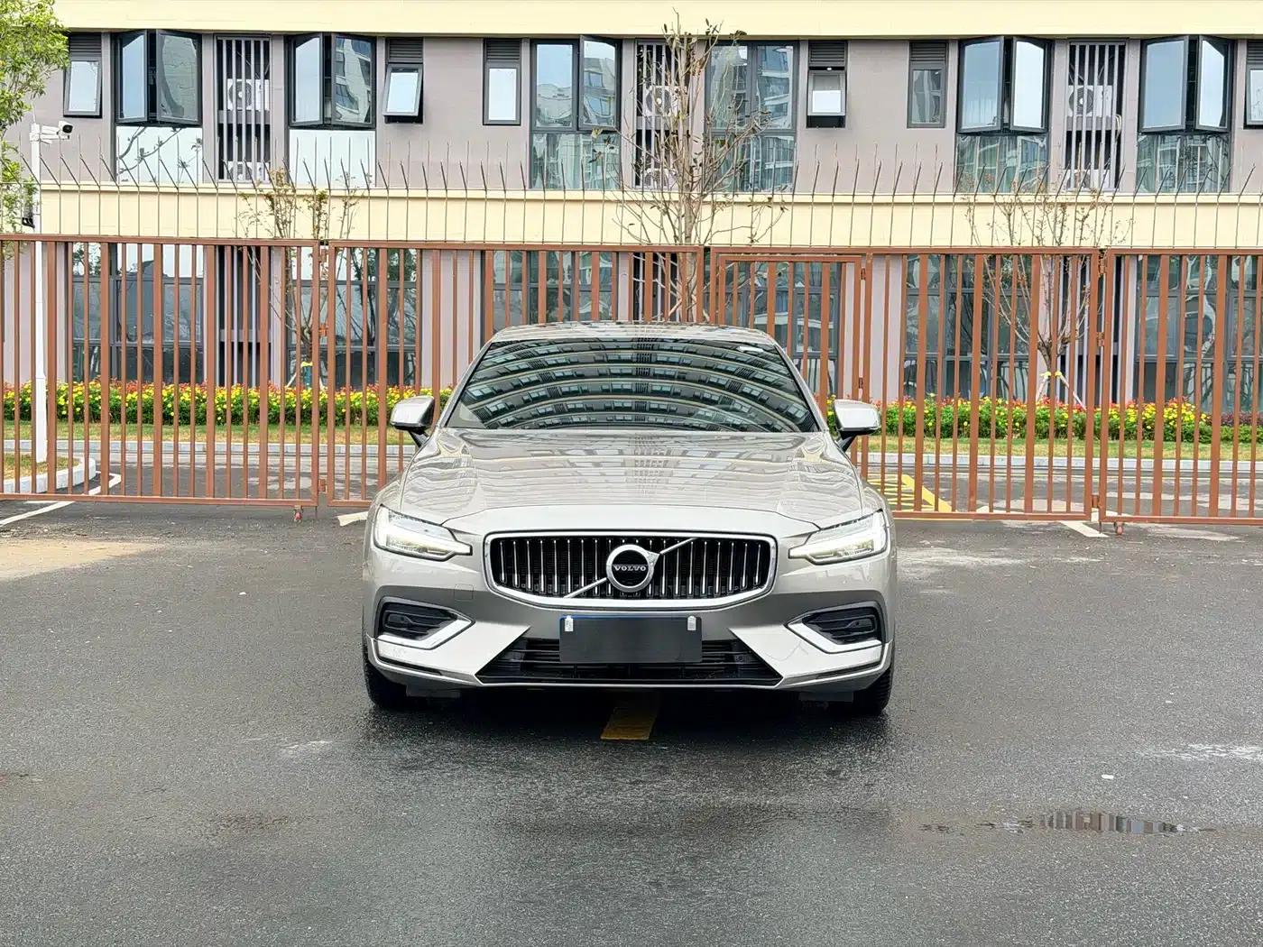 Volvo S60 2020 T4 Smart Luxury Edition — миниатюра 2