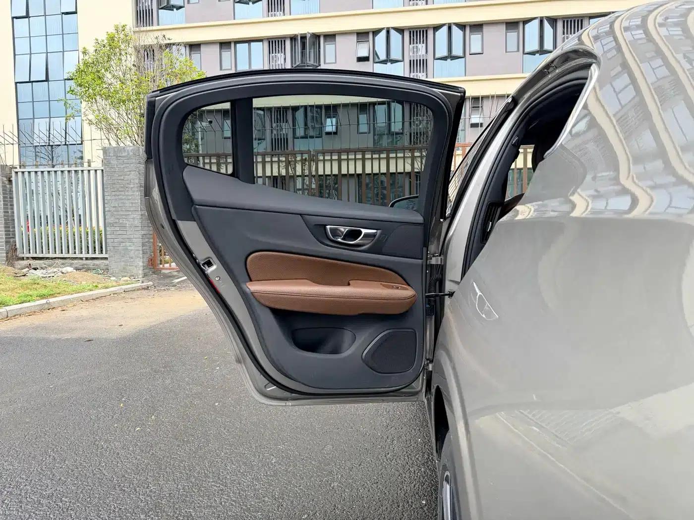 Volvo S60 2020 T4 Smart Luxury Edition — миниатюра 13