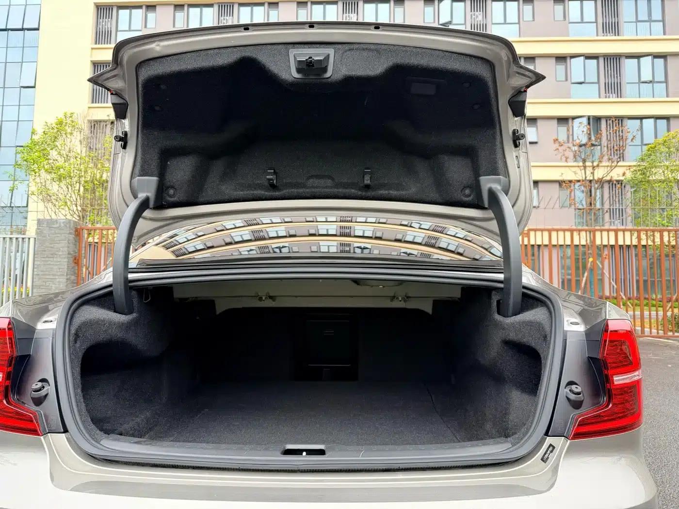 Volvo S60 2020 T4 Smart Luxury Edition — миниатюра 17