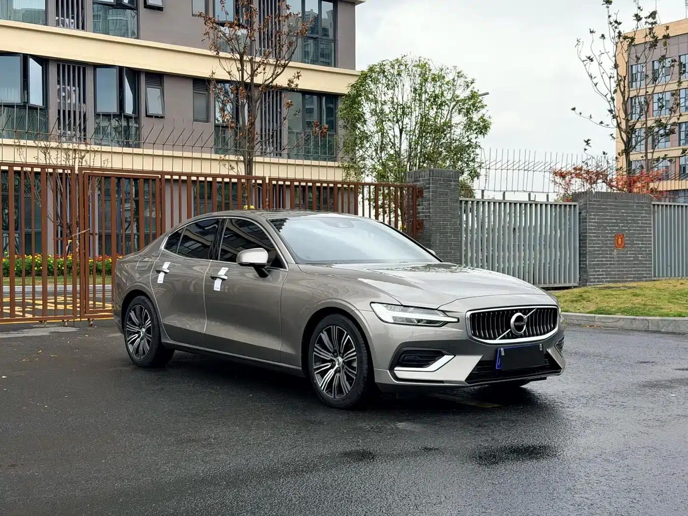 Volvo S60 2020 T4 Smart Luxury Edition — миниатюра 3