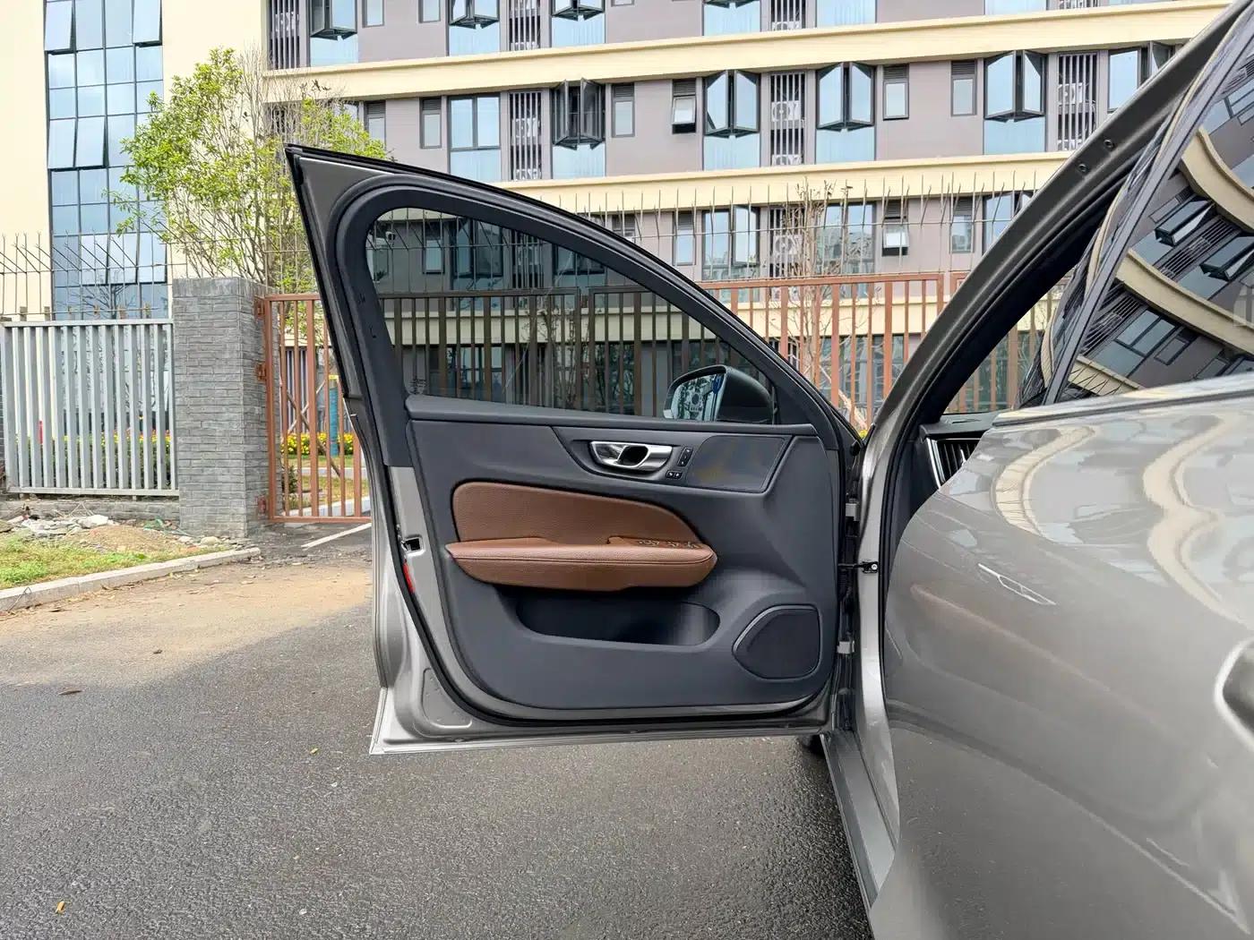 Volvo S60 2020 T4 Smart Luxury Edition — миниатюра 5