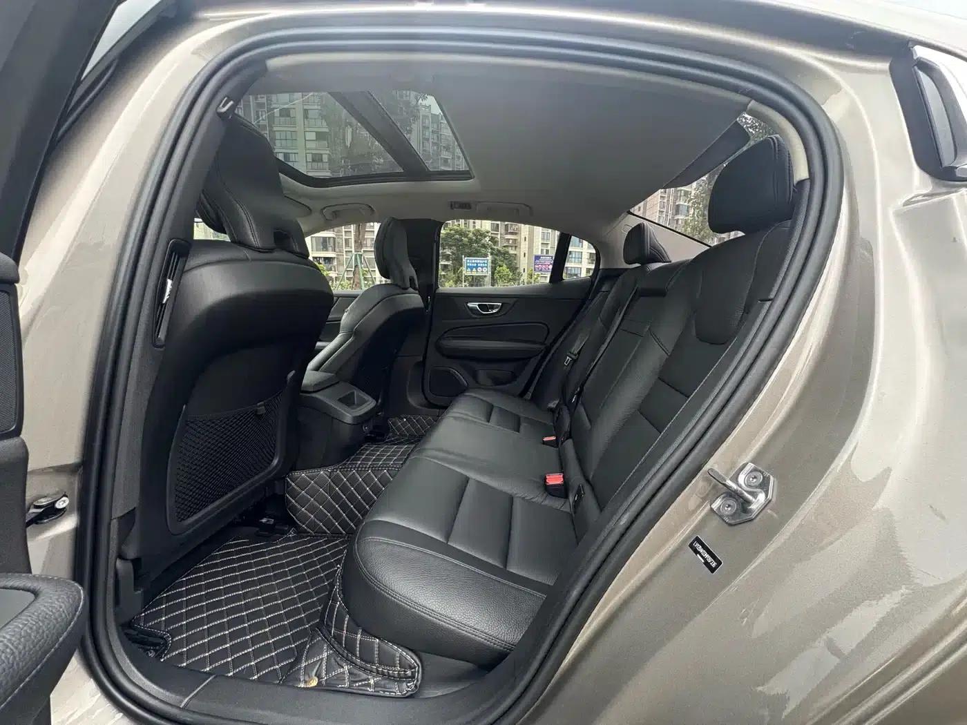 2021 Volvo S60 T4 Inscription Luxury Edition — миниатюра 13