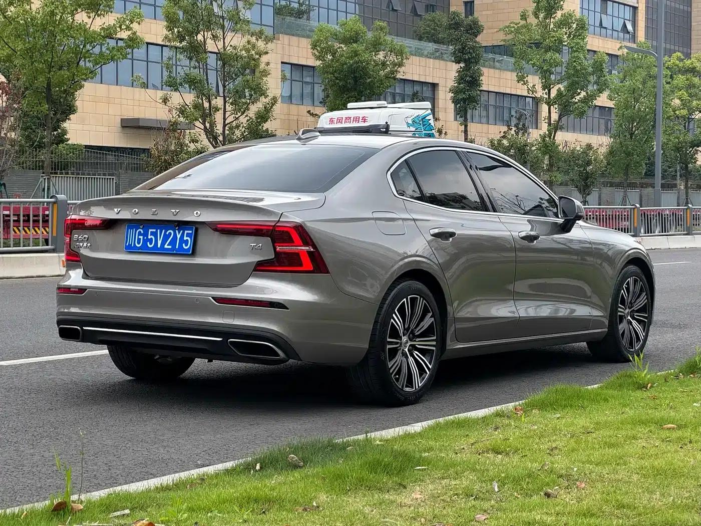 2021 Volvo S60 T4 Inscription Luxury Edition — миниатюра 17