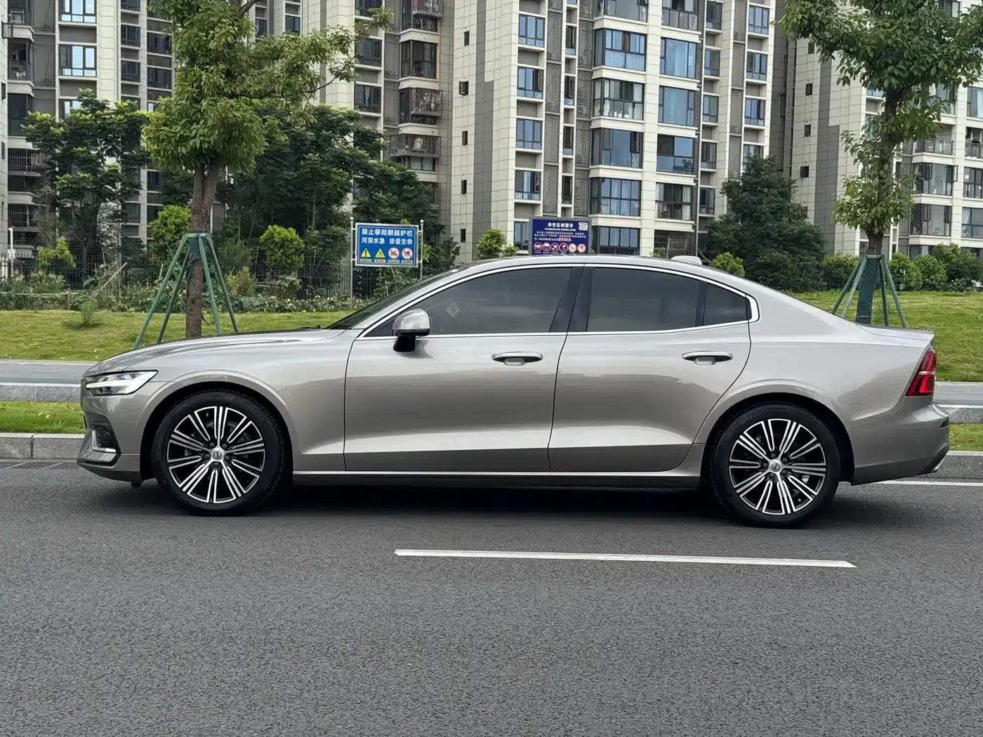 2021 Volvo S60 T4 Inscription Luxury Edition — миниатюра 19