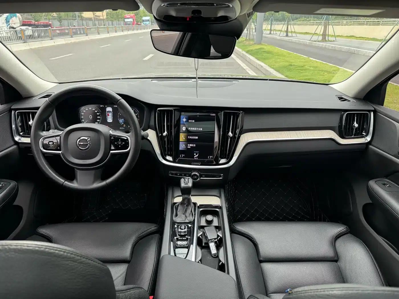 2021 Volvo S60 T4 Inscription Luxury Edition — миниатюра 6