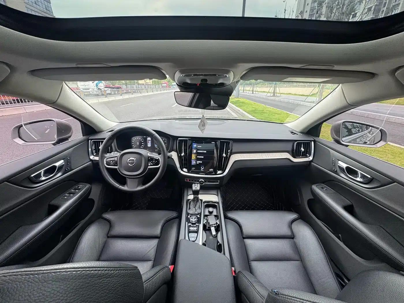 2021 Volvo S60 T4 Inscription Luxury Edition — миниатюра 9