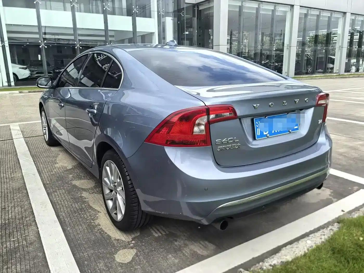 2018 Volvo S60 S60L T4 Smart Edition — миниатюра 4