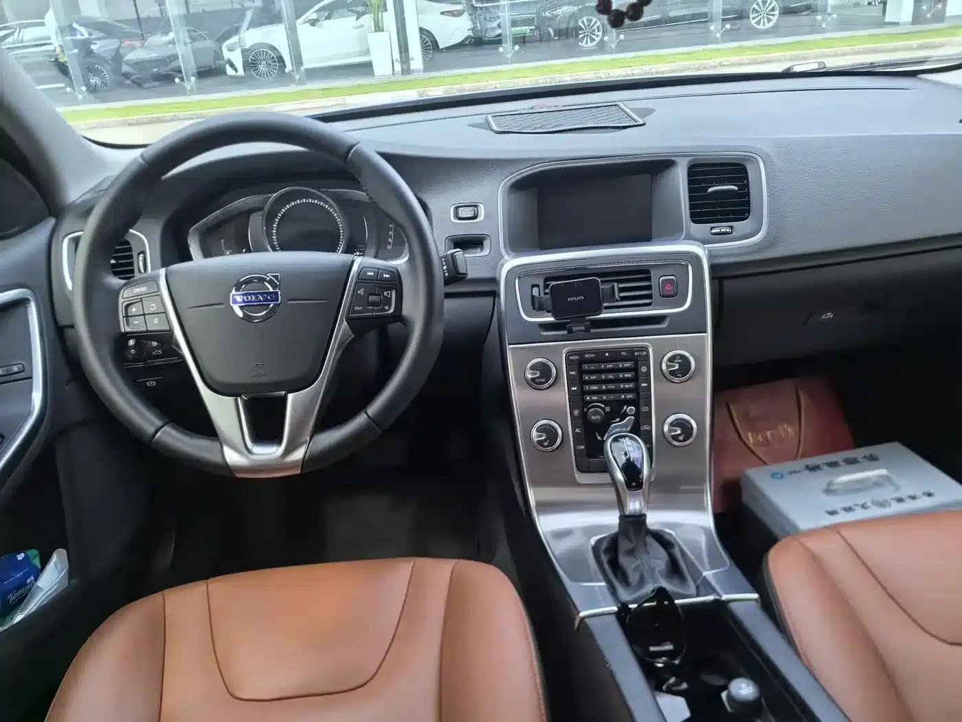2018 Volvo S60 S60L T4 Smart Edition — миниатюра 8