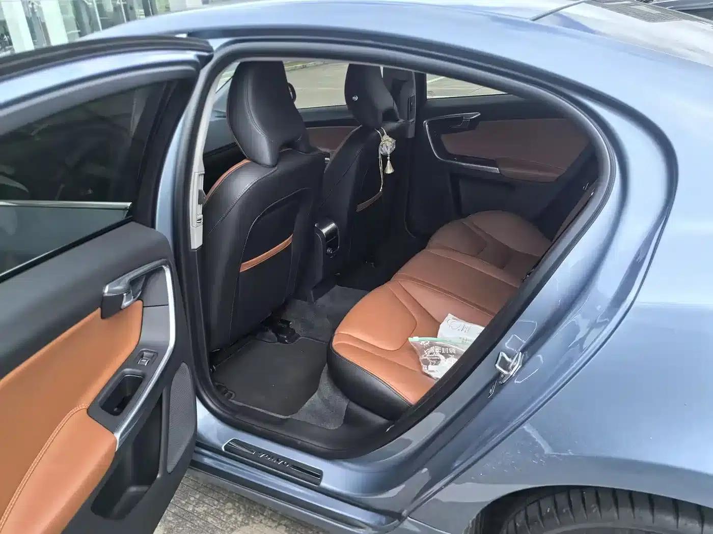 2018 Volvo S60 S60L T4 Smart Edition — миниатюра 10