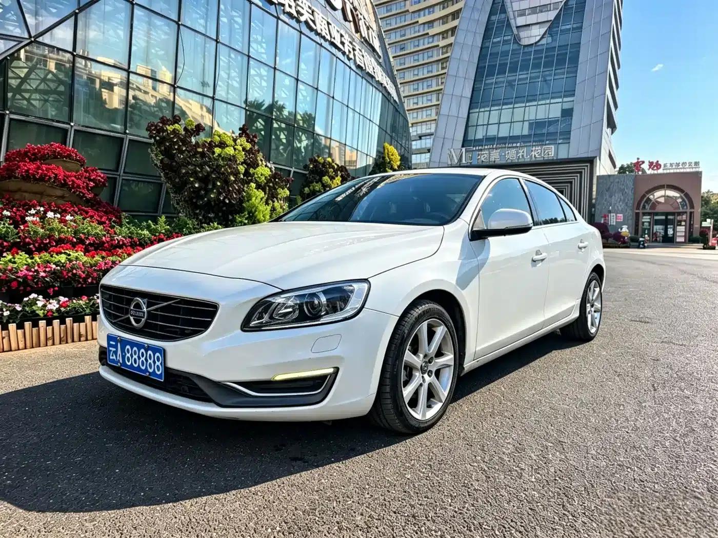 2017 Volvo S60 S60L T5 Smart Edition — миниатюра 1