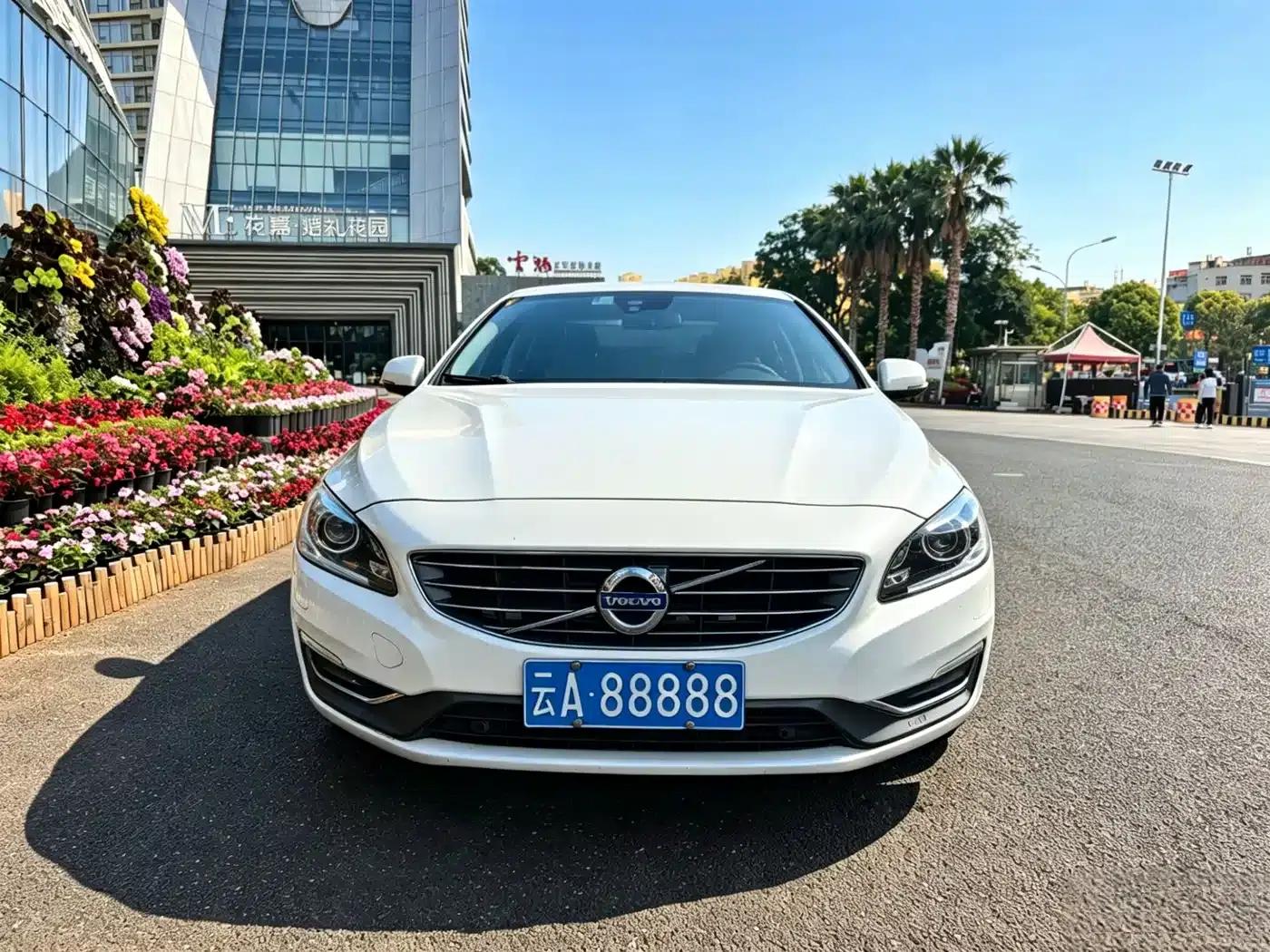2017 Volvo S60 S60L T5 Smart Edition — миниатюра 2