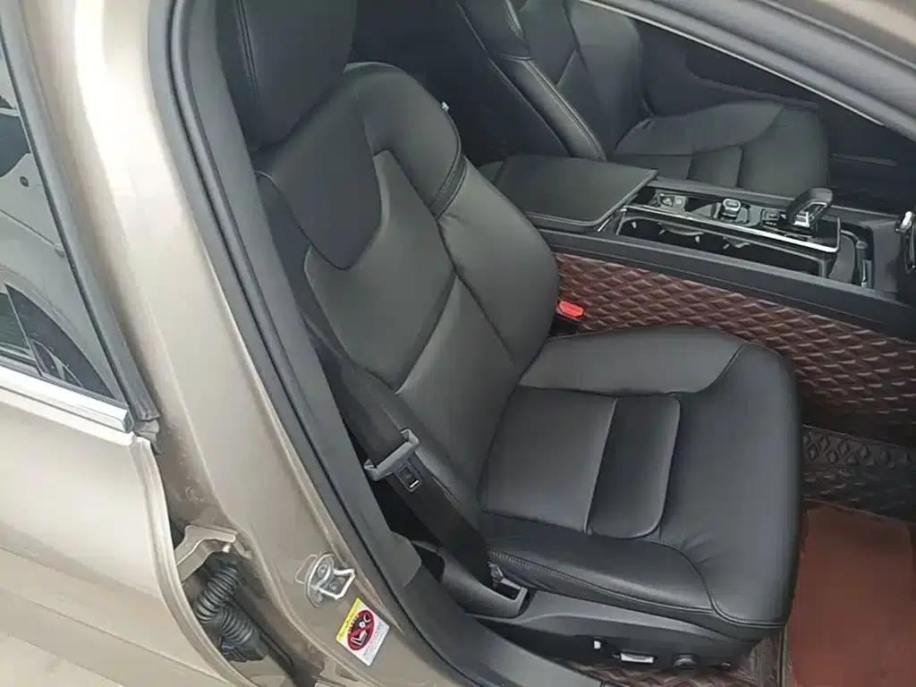 2023 Volvo S60 B4 Smart Luxury Edition — миниатюра 25