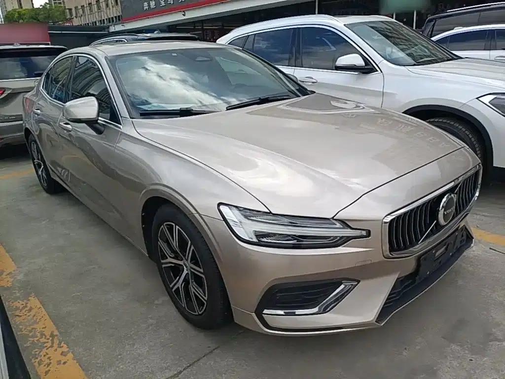 2023 Volvo S60 B4 Smart Luxury Edition — миниатюра 4