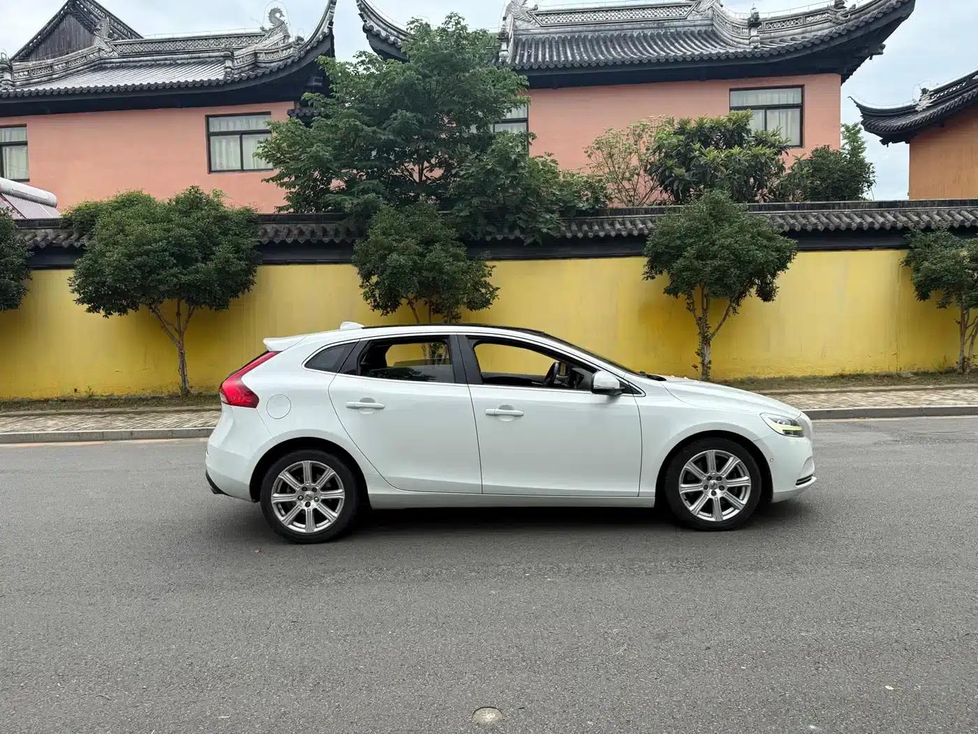 2017 Volvo V40 T3 Smart Edition — миниатюра 4