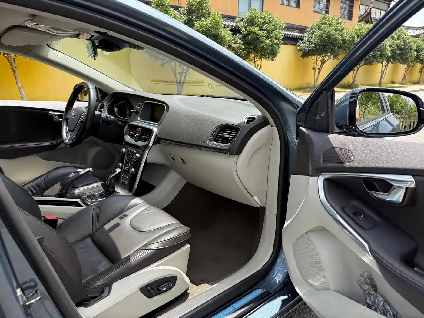 2014 Volvo V40 2.0T Smart Edition — миниатюра 14