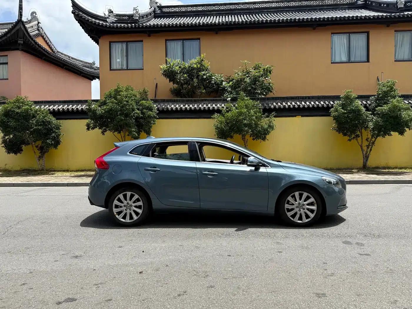 2014 Volvo V40 2.0T Smart Edition — миниатюра 4