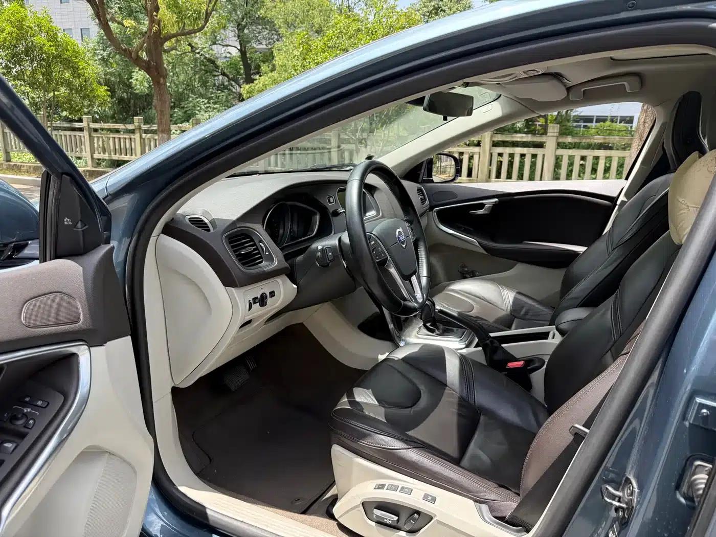 2014 Volvo V40 2.0T Smart Edition — миниатюра 9