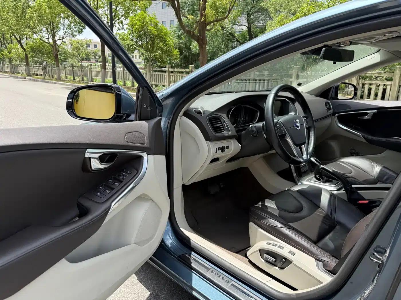 2014 Volvo V40 2.0T Smart Edition — миниатюра 10