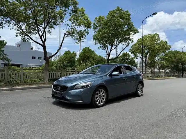 2014 Volvo V40 2.0T Smart Edition