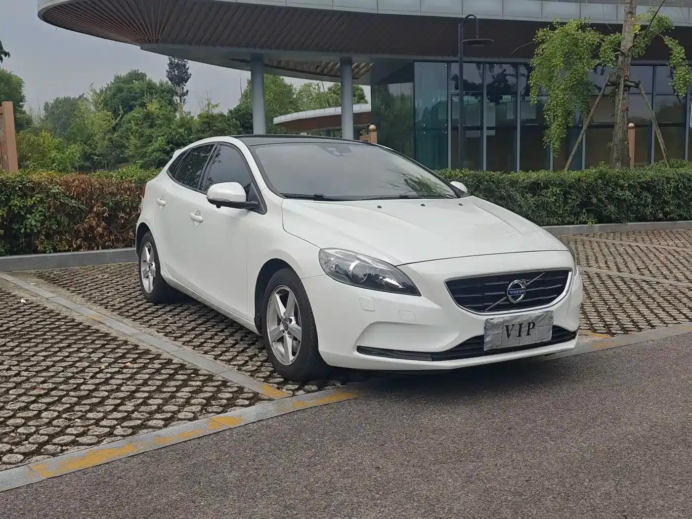 2016 Volvo V40 T3 Smart Edition — миниатюра 3