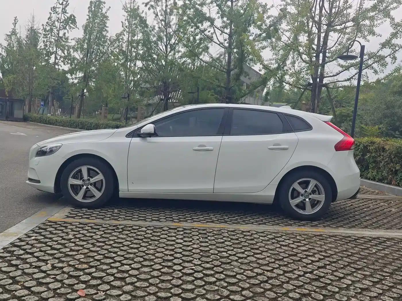 2016 Volvo V40 T3 Smart Edition — миниатюра 4