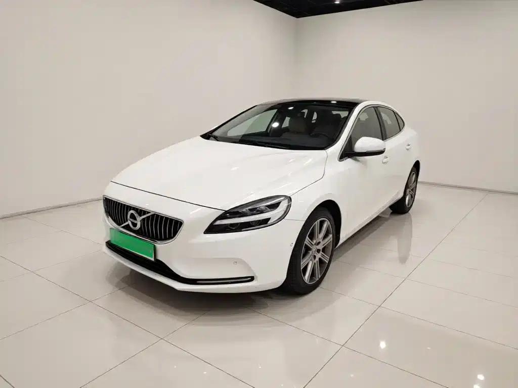 2017 Volvo V40 T3 Smart Edition — миниатюра 1