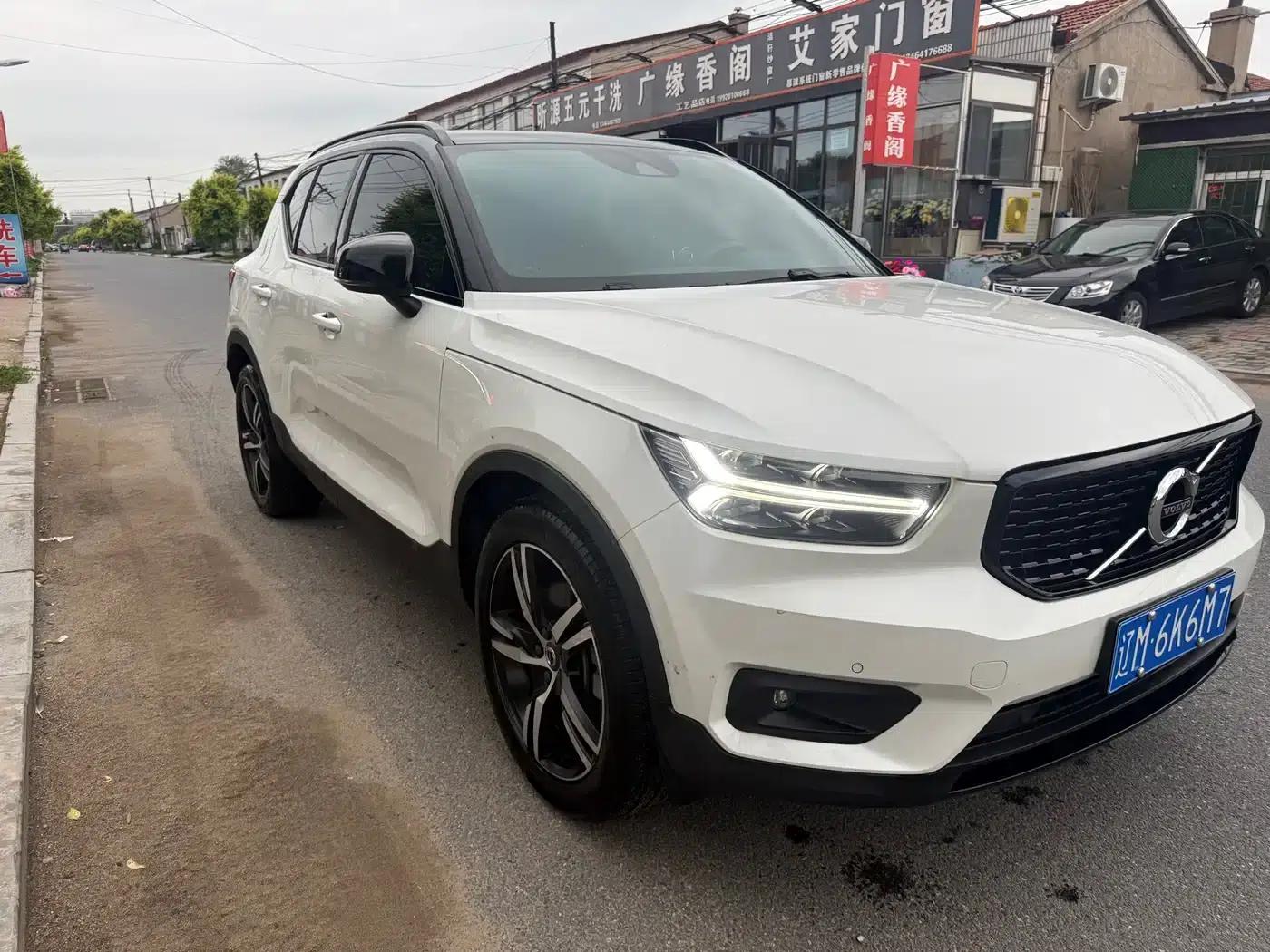 2021 Volvo XC40 T4 AWD Inscription Sport Edition — миниатюра 3