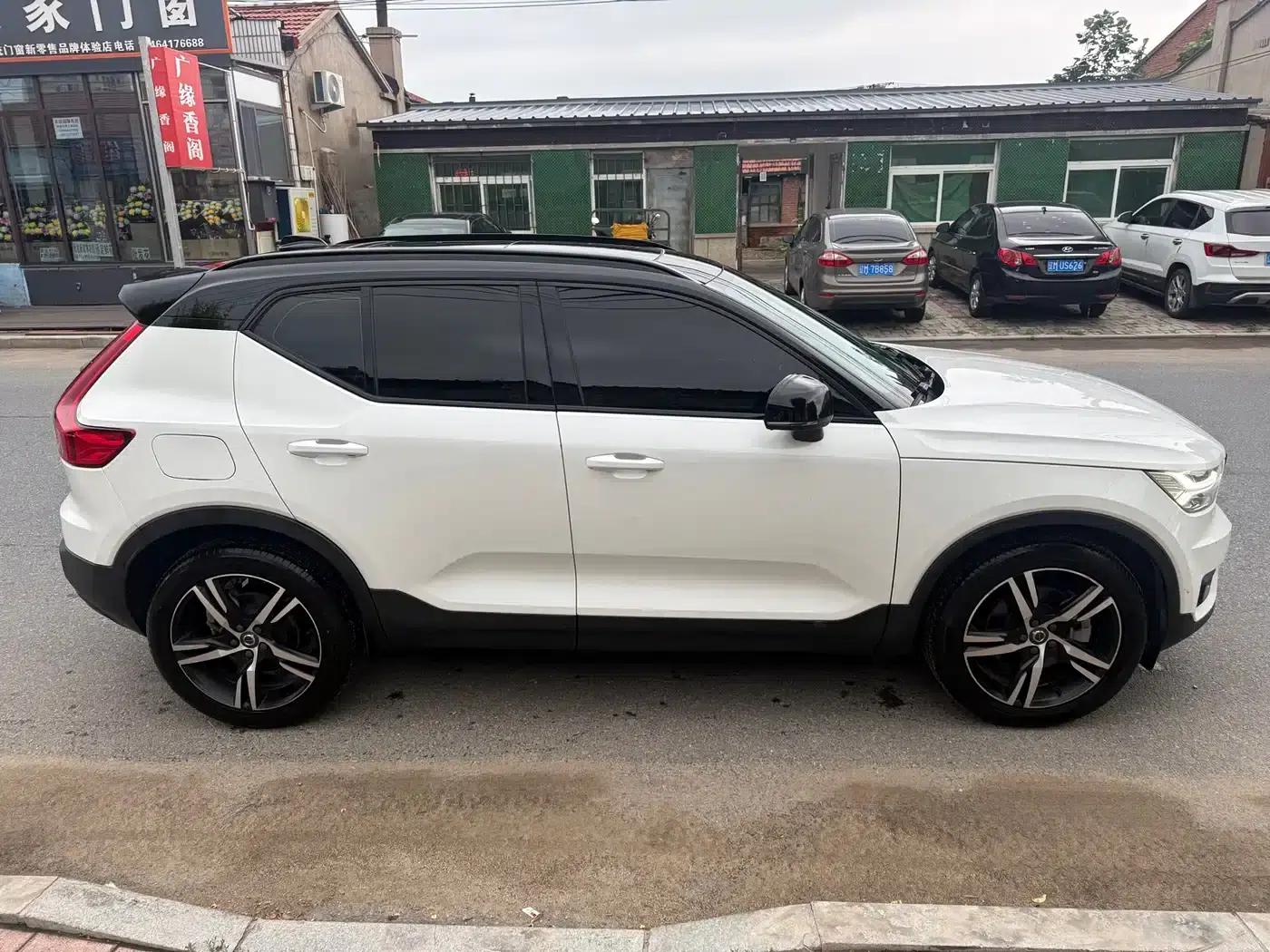 2021 Volvo XC40 T4 AWD Inscription Sport Edition — миниатюра 4