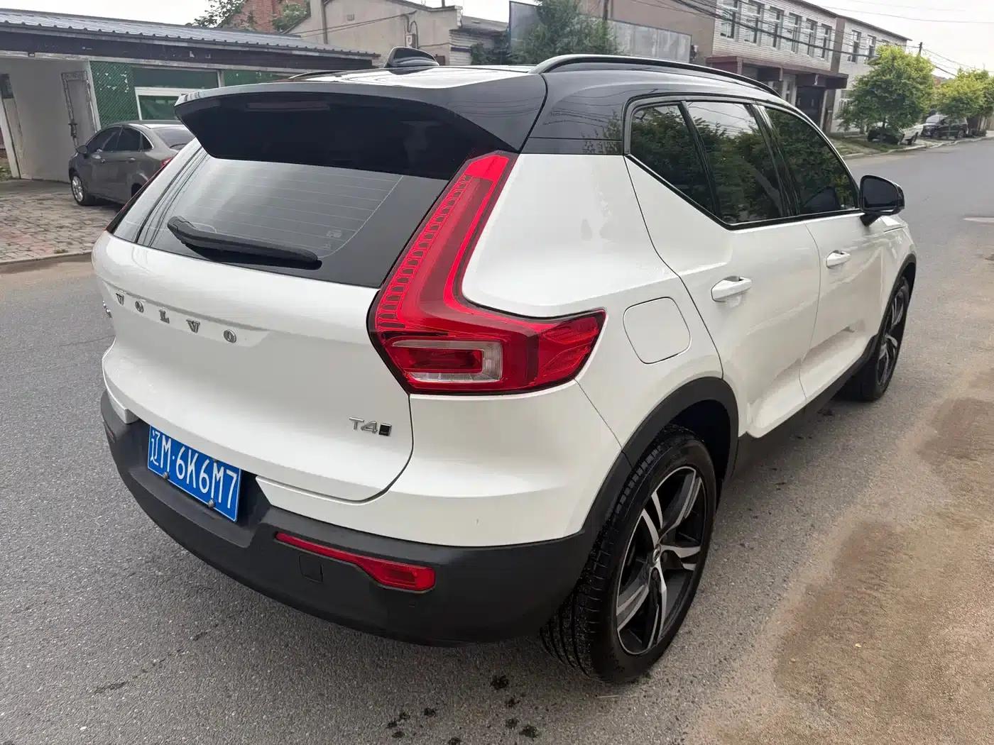 2021 Volvo XC40 T4 AWD Inscription Sport Edition — миниатюра 5