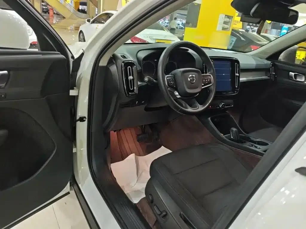 2021 Volvo XC40 T4 AWD Smart Fashion Edition — миниатюра 16