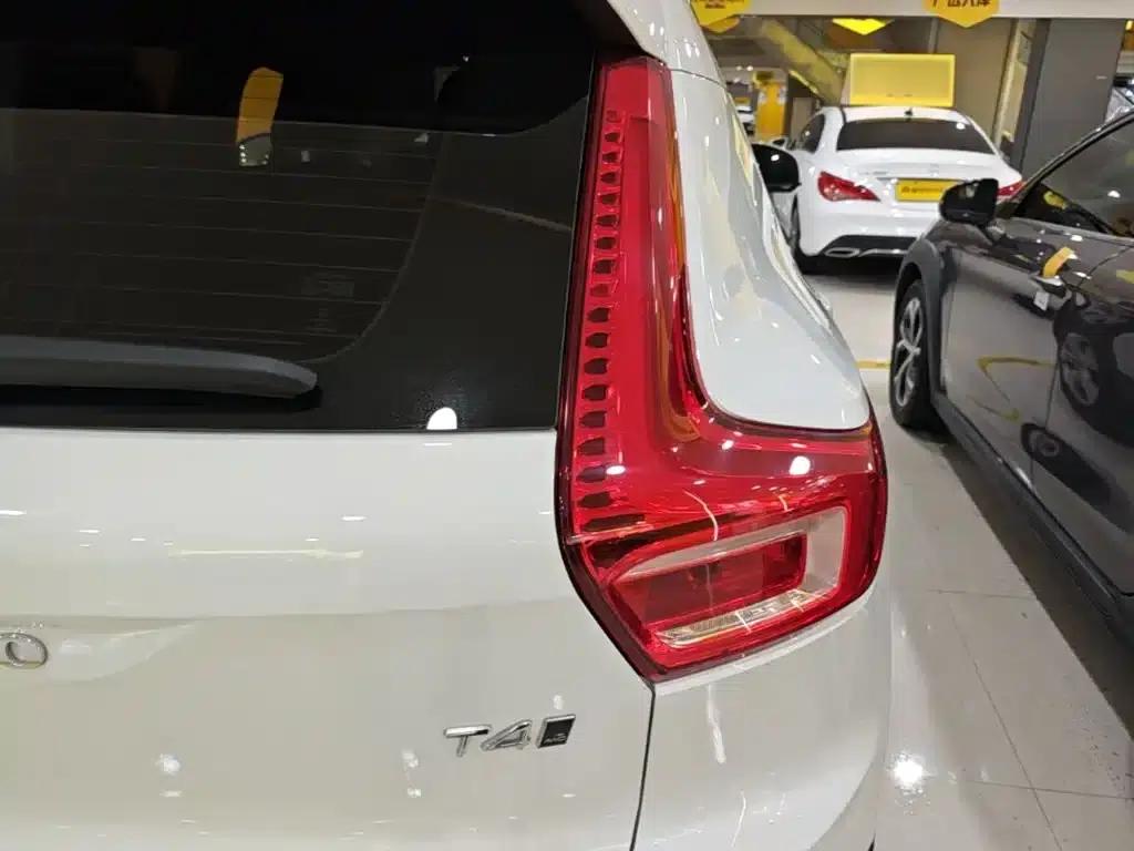 2021 Volvo XC40 T4 AWD Smart Fashion Edition — миниатюра 8