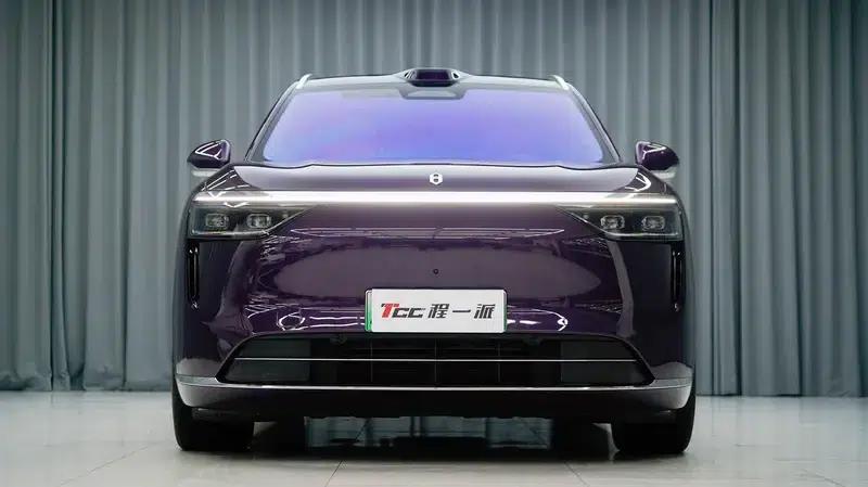 Wenjie M8 2025 Extended Range Max+ 6-Seat 4WD Version (192-line LiDAR) — миниатюра 2