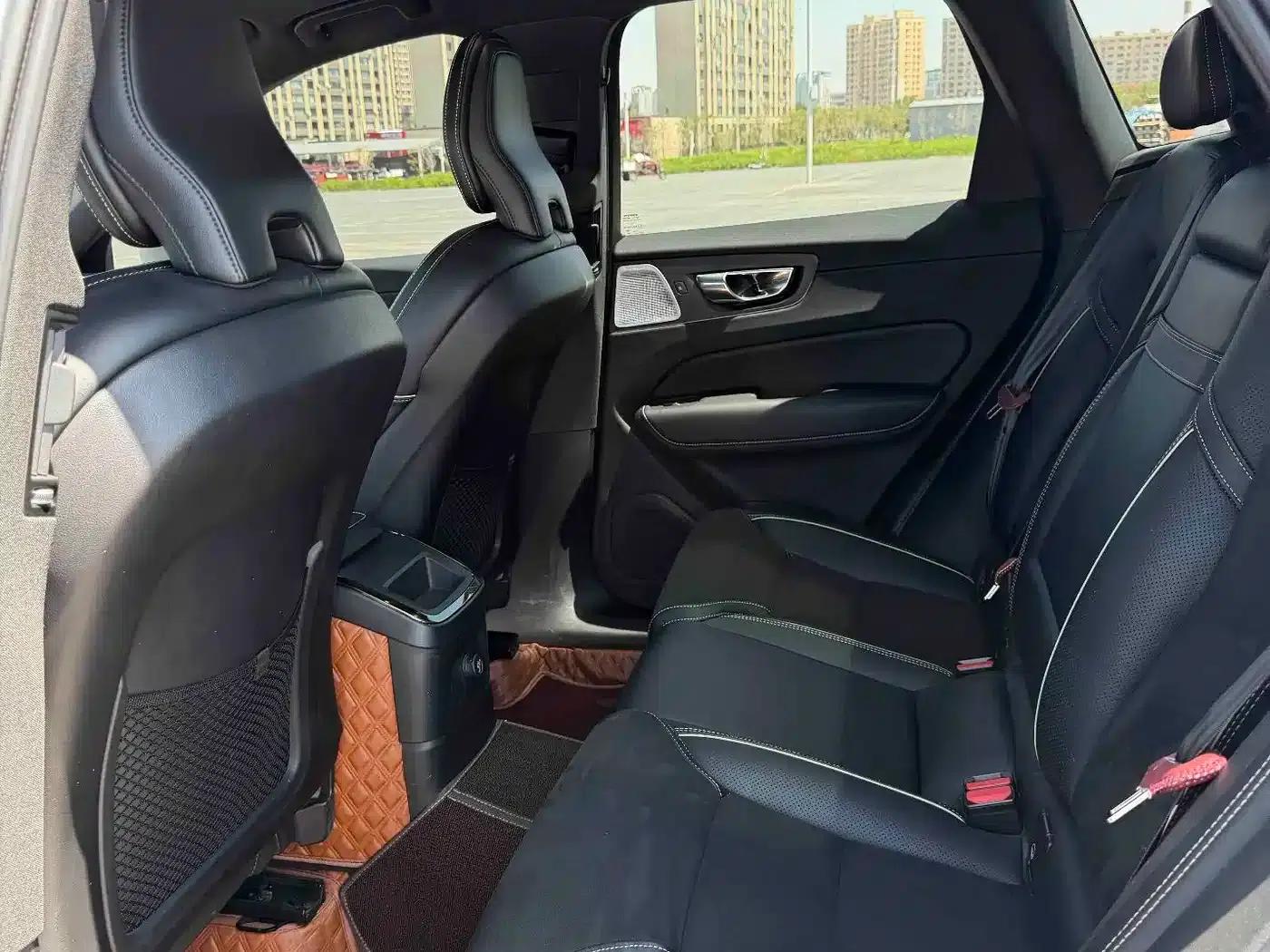 2019 Volvo XC60 Plug-in Hybrid T8 E-Drive Hybrid Smart Sport Edition (China V Emission Standard) — миниатюра 4