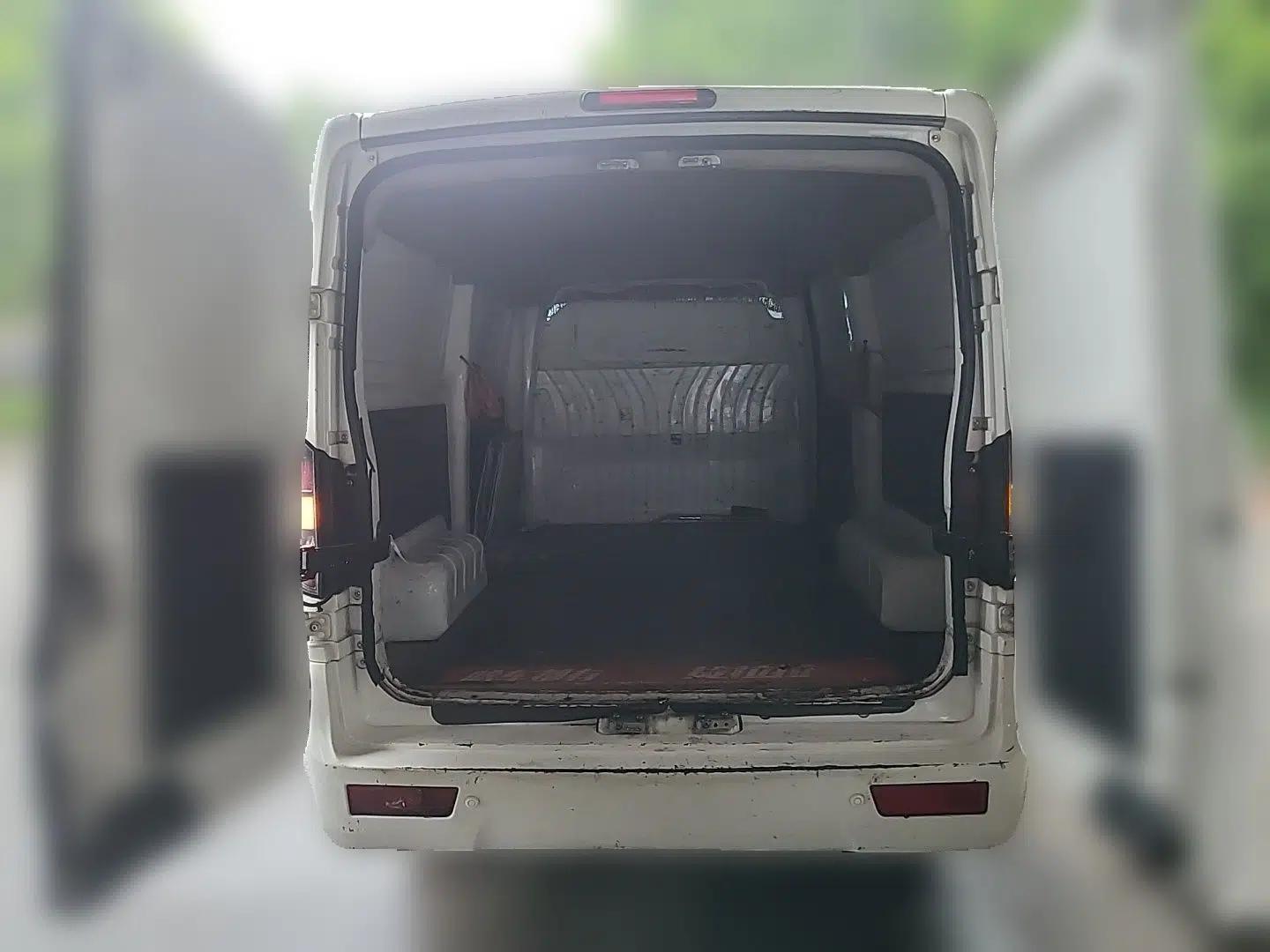Foton Skyworth EV6 2023 Fast and Slow Charging Version — миниатюра 19