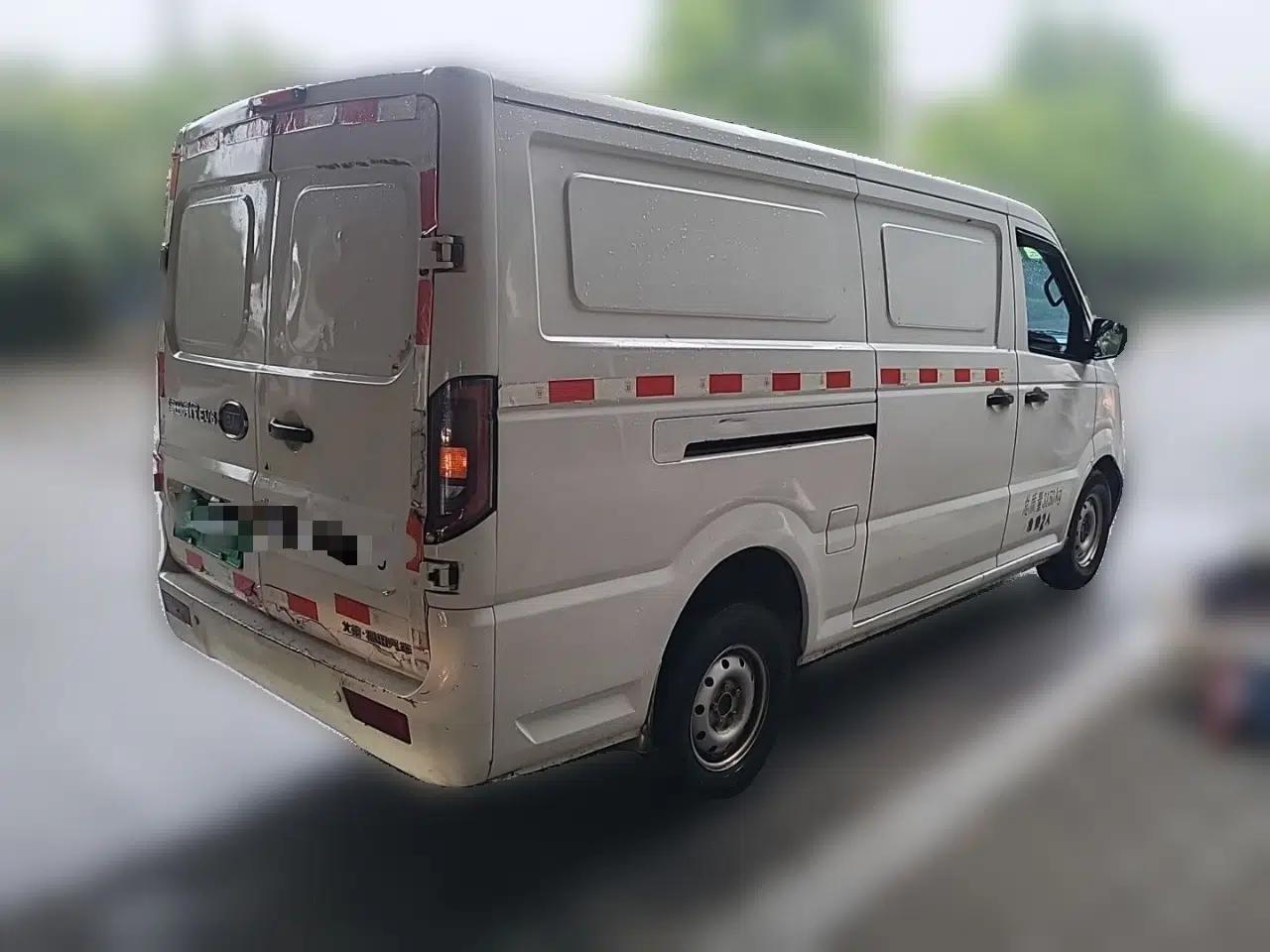 Foton Skyworth EV6 2023 Fast and Slow Charging Version — миниатюра 6