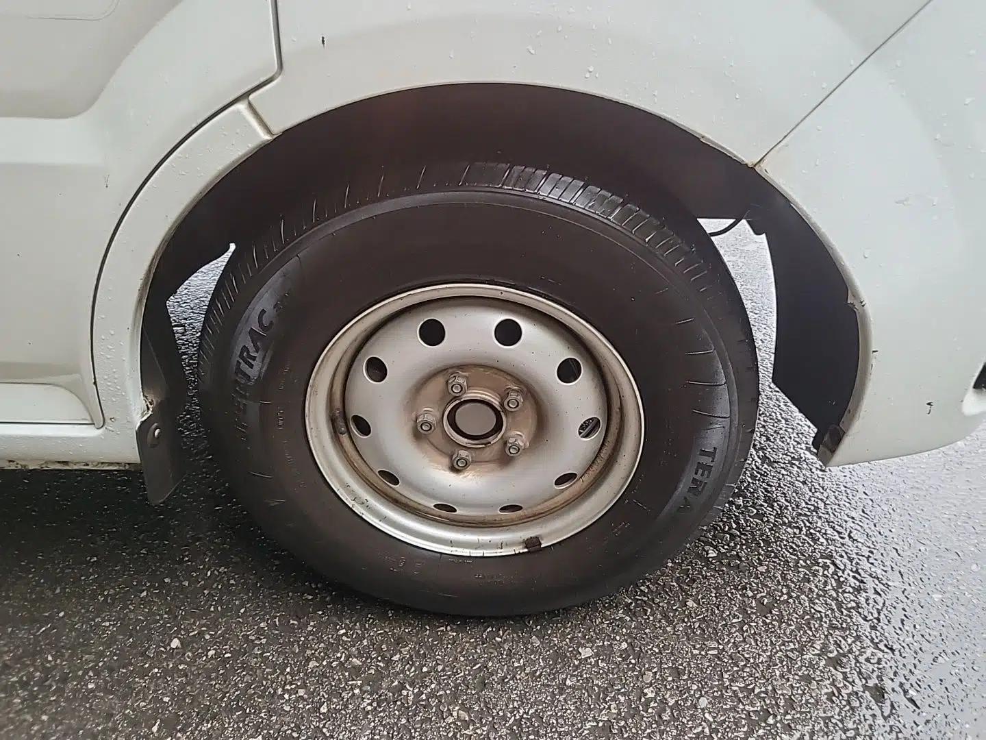 Foton Skyworth EV6 2023 Fast and Slow Charging Version — миниатюра 8
