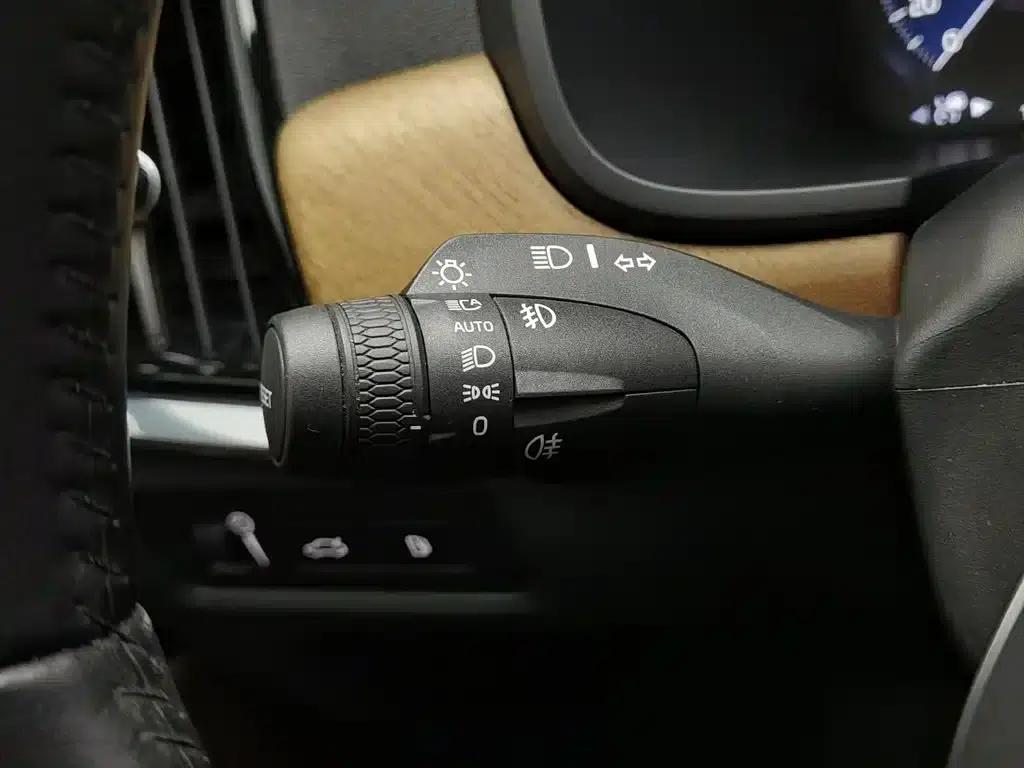 2020 Volvo S90 Plug-in Hybrid T8 E-Drive Hybrid Smart Luxury Edition — миниатюра 21