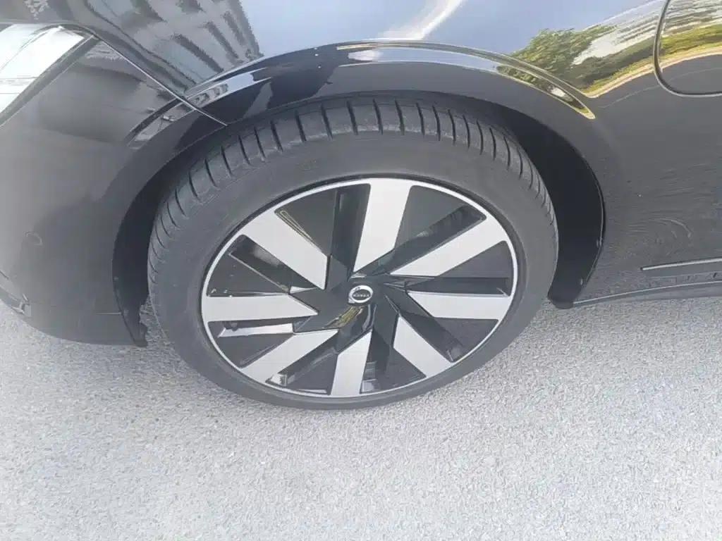 2024 Volvo S90 Plug-in Hybrid, All-Wheel Drive, Long Range, Inscription Luxury Edition — миниатюра 25