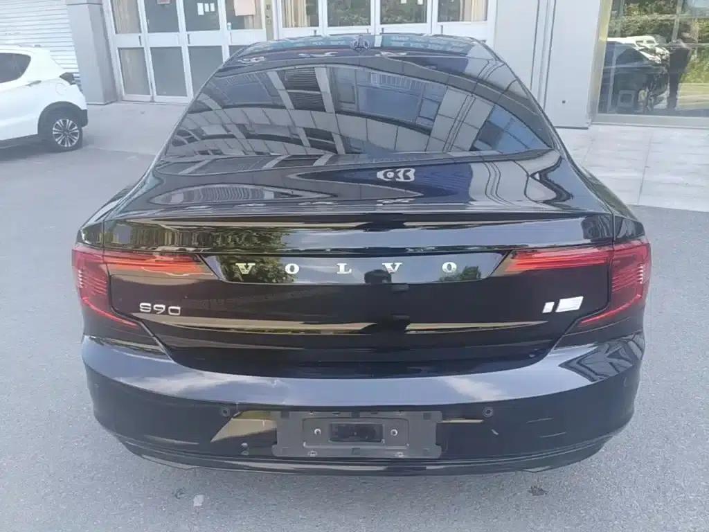 2024 Volvo S90 Plug-in Hybrid, All-Wheel Drive, Long Range, Inscription Luxury Edition — миниатюра 4