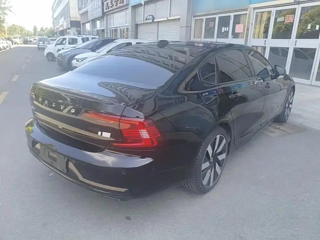 2024 Volvo S90 Plug-in Hybrid, All-Wheel Drive, Long Range, Inscription Luxury Edition — миниатюра 5