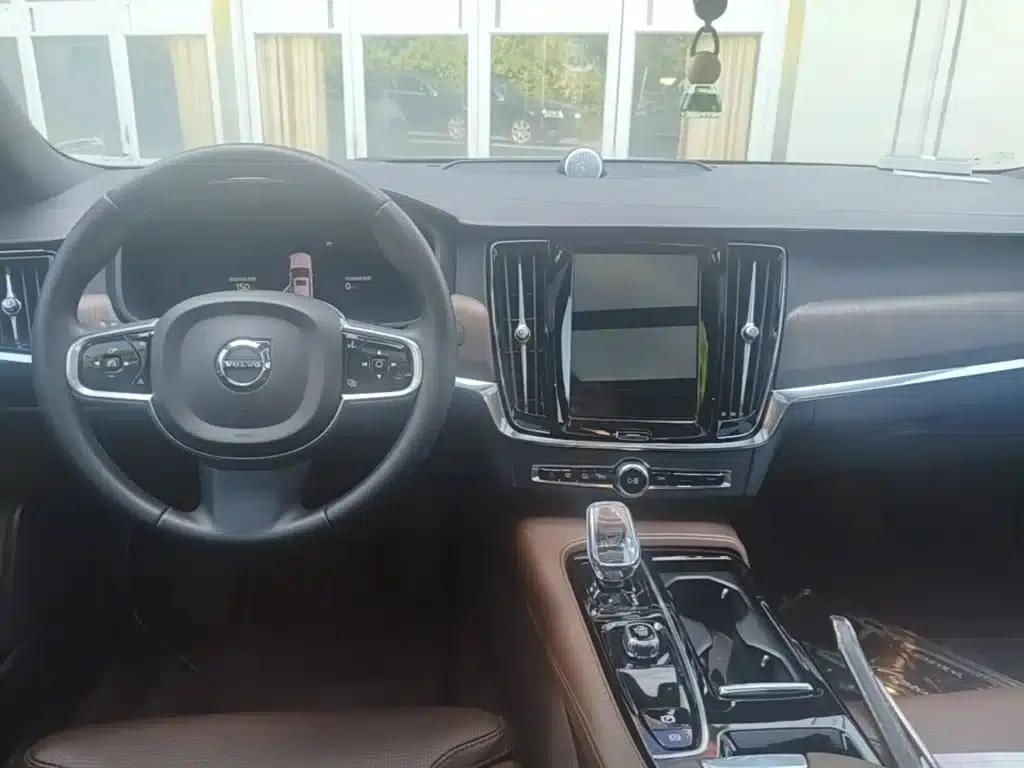 2024 Volvo S90 Plug-in Hybrid, All-Wheel Drive, Long Range, Inscription Luxury Edition — миниатюра 6