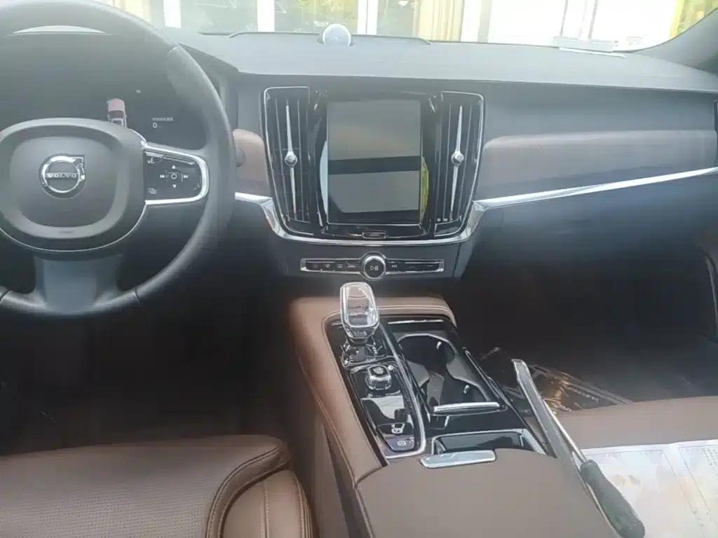 2024 Volvo S90 Plug-in Hybrid, All-Wheel Drive, Long Range, Inscription Luxury Edition — миниатюра 9